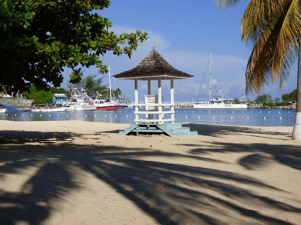 **** Aparthotel Beach One Bedroom Suite A20 Ocho Rios Jamaica